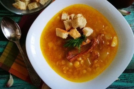 Фото к рецепту: Гороховый суп с копченостями в мультиварке