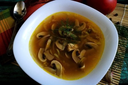 Фото к рецепту: Японский суп-лапша с грибами