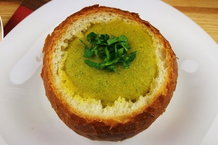Фото к рецепту: Диетический суп с брокколи и тыквой