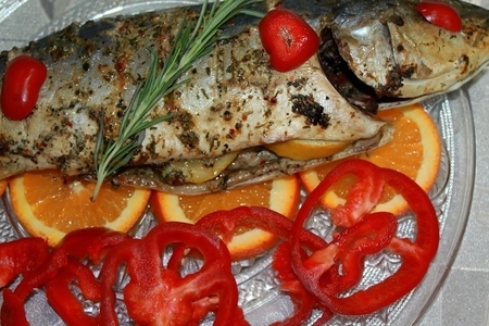 Фото к рецепту: Рыба лакедра (желтохвост) запеченная в духовке с лимоном
