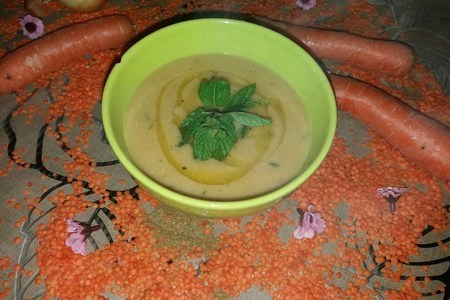 Фото к рецепту: Суп пюре из красной чечевицы. быстро , вкусно и полезно.
