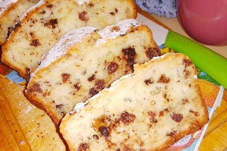 Фото к рецепту: Творожный кекс с сушеной малиной и шоколадом