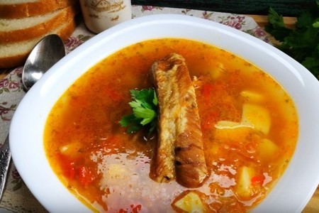 Фото к рецепту: Суп с копчеными ребрышками по бабушкиному рецепту