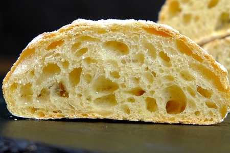 Фото к рецепту: Чиабатта – хлеб без замеса в домашних условиях 