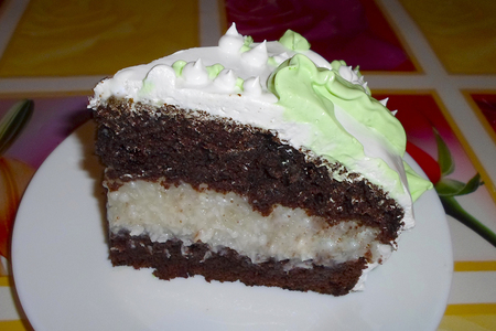 Фото к рецепту: Постный шоколадный торт с кокосовым кремом