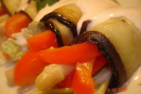 Фото к рецепту: Баклажаны со спаржей, болгарским перцем и пекинской капустой