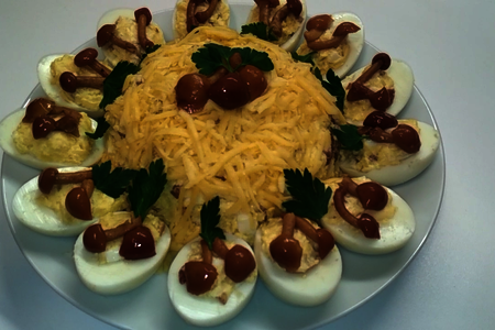 Фото к рецепту: Салат яичный с грибами