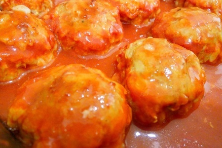 Фото к рецепту: Тефтели с рисом в томатном соусе