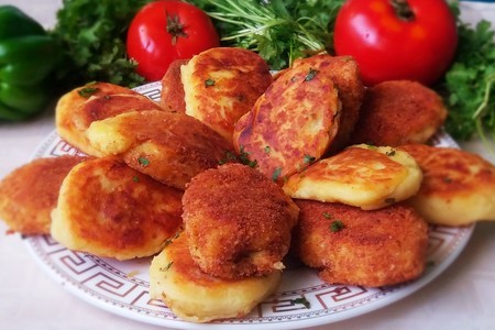 Фото к рецепту: Картофельные зразы с фаршем 