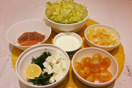 Фото к рецепту: Свежий салат с черри, апельсинами, фетой и кпд (комплексный продукт дубинина)