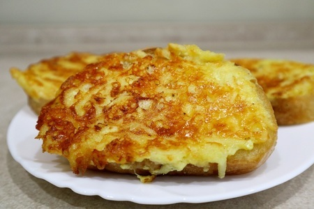 Фото к рецепту: Горячие бутерброды с сыром и картофелем