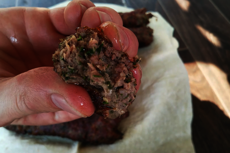 Фото к рецепту: Сочный люля кебаб на мангале