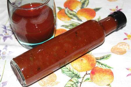 Фото к рецепту: Домашний кетчуп из томатного сока