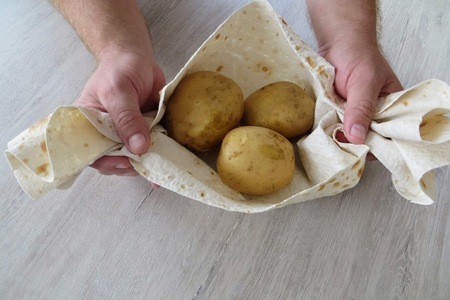 Фото к рецепту: Пирог с картошкой из лаваша