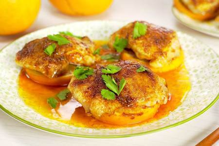 Фото к рецепту: Курица по-мароккански в духовке