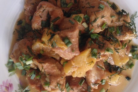 Фото к рецепту: Свинина с ананасами в гранатовом соусе