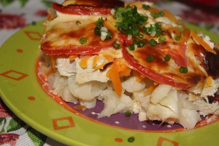 Фото к рецепту: Диетическая запеканка из цветной капусты с курицей и творогом