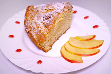 Фото к рецепту: Вкусный яблочный пирог