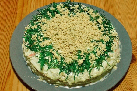 Фото к рецепту: Салат "мимоза" с тунцом/праздничное украшение салата
