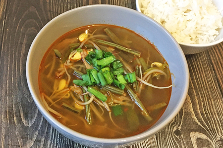 Фото к рецепту: Корейский острый суп юккедян (юккеджан)