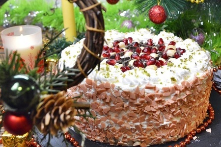 Фото к рецепту: Рождественский торт без выпечки "столичный" (новый рецепт)