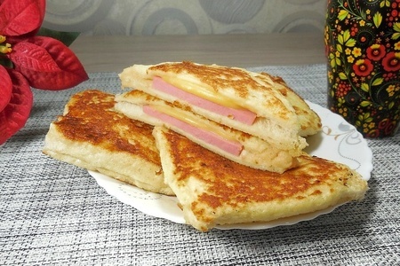 Фото к рецепту: Бутерброд с колбасой, сыром и яицом