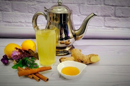 Фото к рецепту: Правильный имбирный чай с апельсином и лимоном