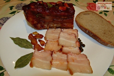 Свиная грудинка, запеченная в двух соусах