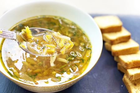 Фото к рецепту: Постный суп с тыквой и чечевицей за 25 минут