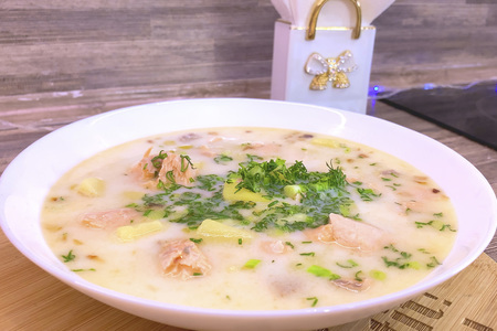Фото к рецепту: Сливочный суп из форели