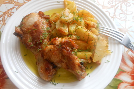 Фото к рецепту: Курица с картофелем в панировочных сухарях