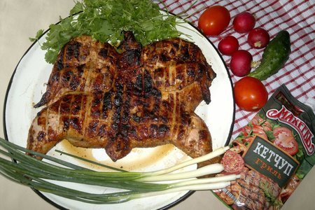 Фото к рецепту: Запечённая курица на решётке, "махеевъ", россия