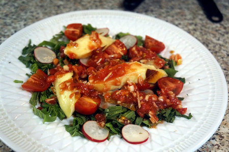 Фото к рецепту: Салат с жареным сыром
