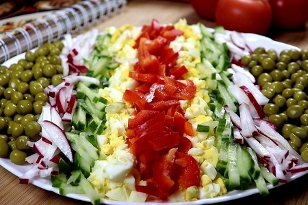 Фото к рецепту: Овощной салат с яйцом
