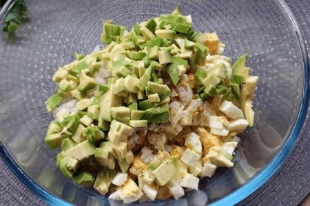 Фото к рецепту: Низкокалорийный и сытный салат для похудения