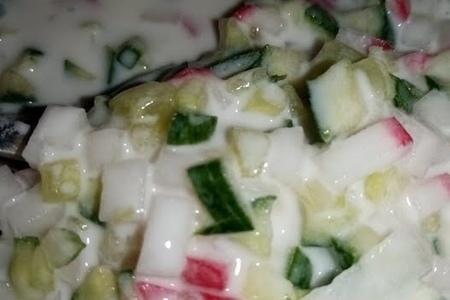 Фото к рецепту: Салат из огурцов и редиса