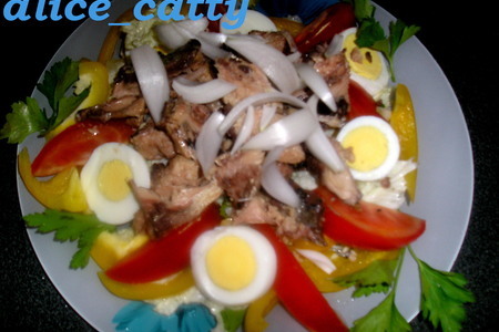 Фото к рецепту: Салат из салата с сардинами вместо тунца ))