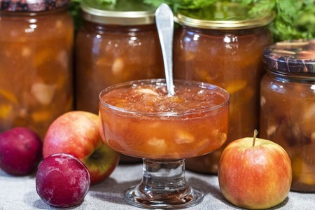 Фото к рецепту: Повидло из яблок и груш со сливой и персиками на зиму