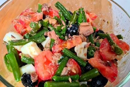 Фото к рецепту: Салат с фасолью и тунцом