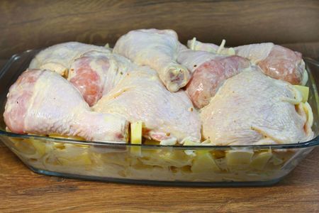 Фото к рецепту: Курица с картошкой