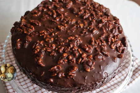 Фото к рецепту: Торт пьяная вишня, шоколадный торт с вишней