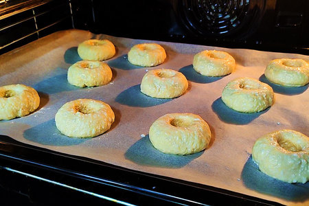 Фото к рецепту: Воздушные пончики из творога, без дрожжей и масла