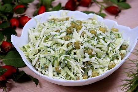 Фото к рецепту: Осенний салат из капусты