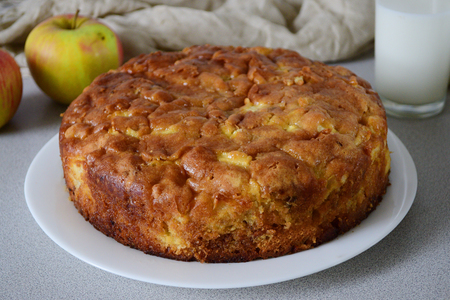 Фото к рецепту: Нежный яблочный пирог