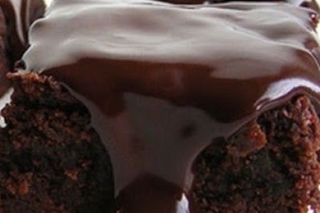 Фото к рецепту: Шоколадная глазурь для торта