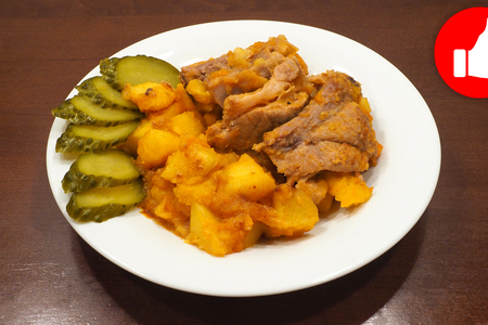 Фото к рецепту: Ребрышки с картошкой в мультиварке, простой и быстрый рецепт на обед или ужин