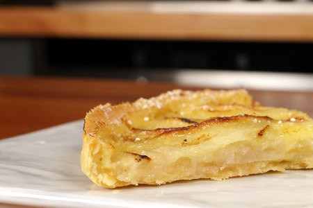 Фото к рецепту: Яблочный пирог с кремом
