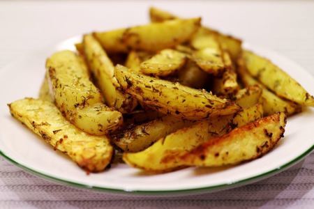 Фото к рецепту: Картофель по-деревенски, пошагово, просто и вкусно
