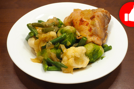 Фото к рецепту: Овощи с курицей в мультиварке, простой и быстрый рецепт