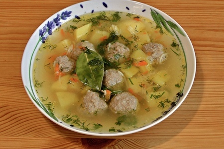 Фото к рецепту: Суп с мясными фрикадельками и вермишелью